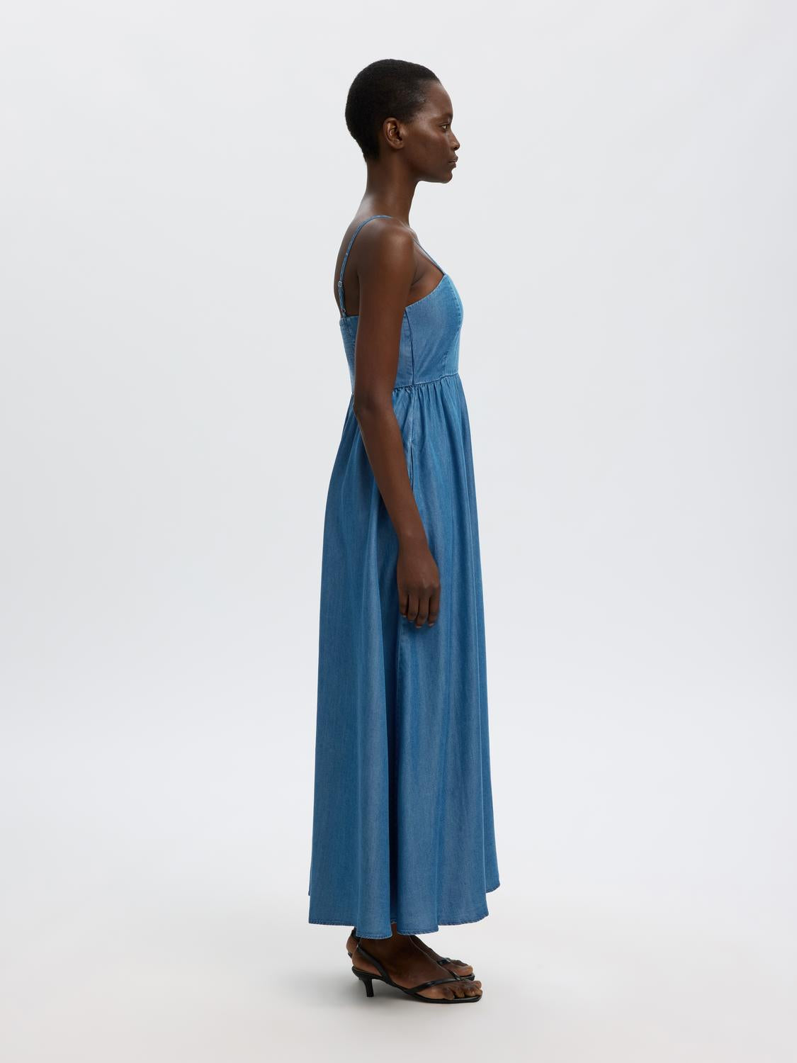 model_shot-creative